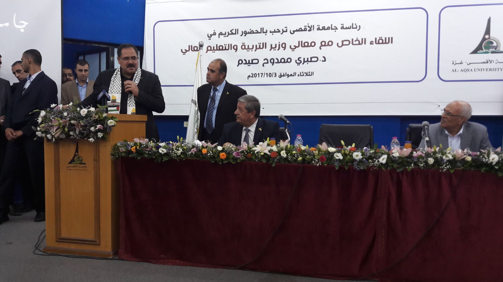 وزير التربية يعلن انتهاء أزمة جامعة الأقصى
